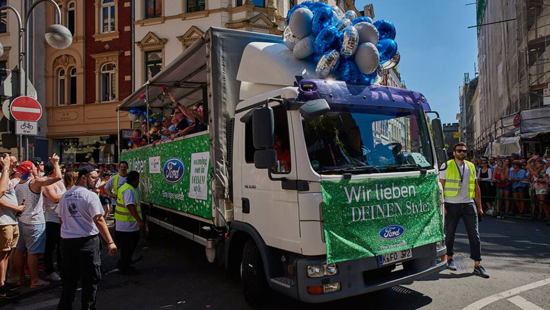TOPS stellte den LKW und den Fahrer zur Verfügung…. TOPS stellte den LKW und den Fahrer zur Verfügung….